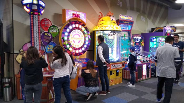 Chuck E. Cheese centro de entretenimiento