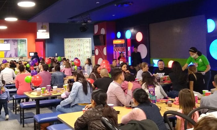 Chuck E. Cheese entretenimiento
