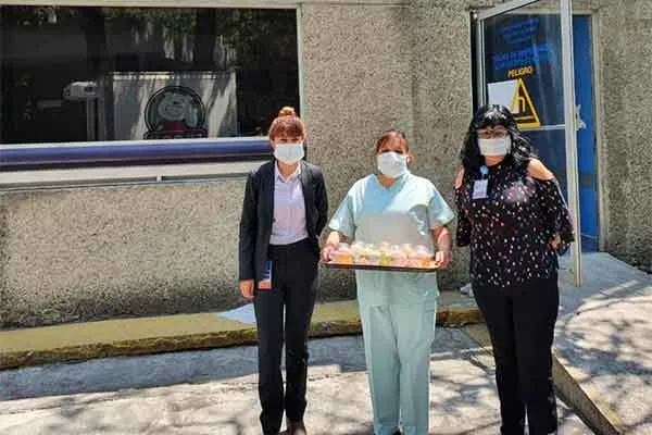 Neverías Frody agradece con helados a los héroes de blanco