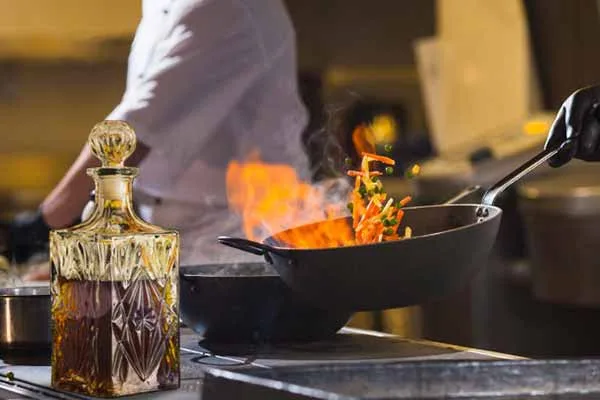 Aquiles Chávez comparte tres recetas para cocinar con whisky