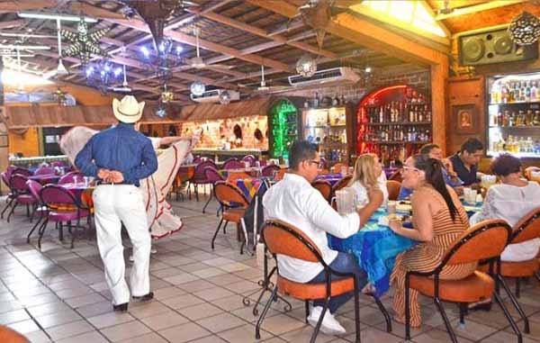 Gobierno y restauranteros de BCS trabajan en la reactivación del sector 1 Gobierno y restauranteros de BCS trabajan en la reactivación del sector