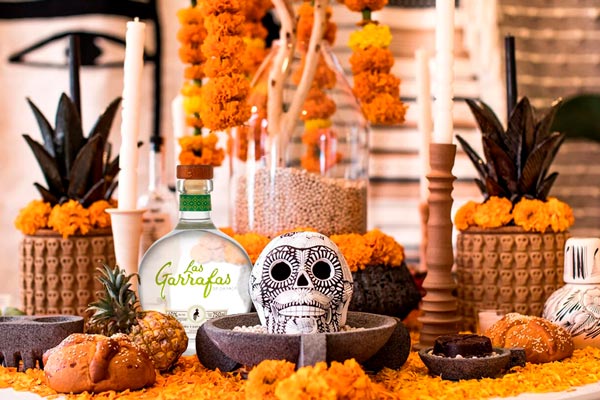 Festeja a tus muertos con 2 cócteles con mezcal fáciles 1 Festeja a tus muertos con 2 cócteles con mezcal fáciles