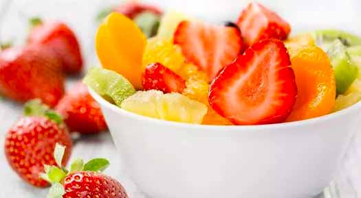 frutas y cereal de desayuno