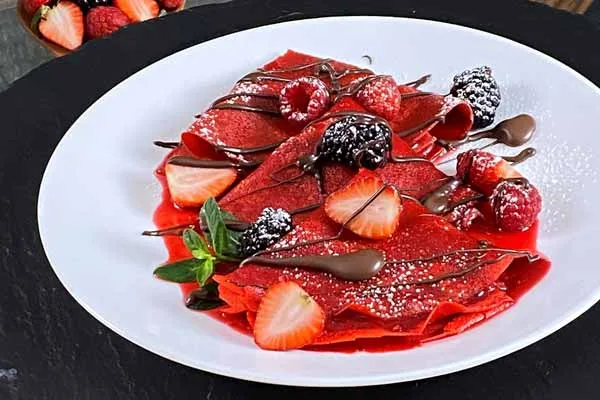 Enciende la flama del amor con estas crepas red velvet