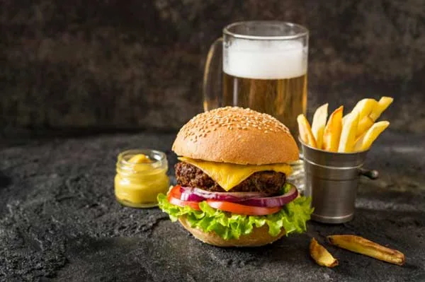 Celebra el Día de la Hamburguesa con un maridaje con cerveza