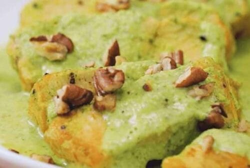 Consiente a mamá con estos medallones de pollo en salsa de cilantro