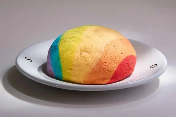 Toks crea Concha Arcoíris para celebrar la diversidad sexual