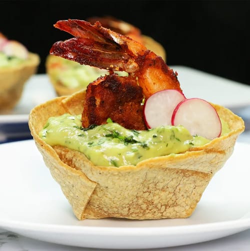 conitos de aguacate con camarón