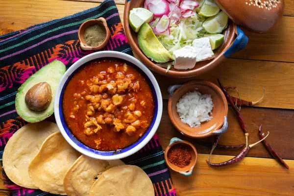Comidas y botanas que no pueden faltar en la noche mexicana