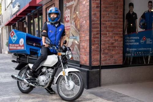 Así es como Domino’s Pizza apoya a sus repartidores