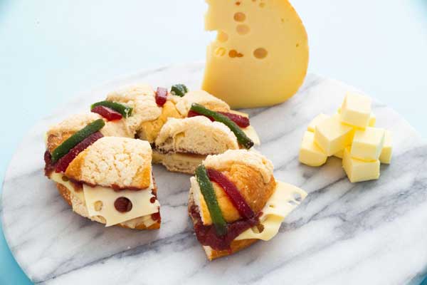 Prepara una deliciosa Rosca de Reyes con mermelada de ponche y queso 1 Prepara una deliciosa Rosca de Reyes con mermelada de ponche y queso