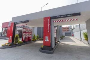 KFC abre sucursal en Satélite con formato “Free Standing” 2 doble carril drive thru KFC