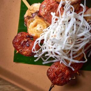 Poema restaurante, fusión de comida peruana y japonesa abre sus puertas 2 Anticucho-de-chorizo Poema restaurante