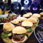 James Dean ofrece nuevos platillos a precios inigualables 4 mini burgers James Dean Botanero