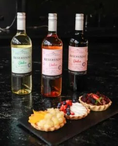vino reservado y postres