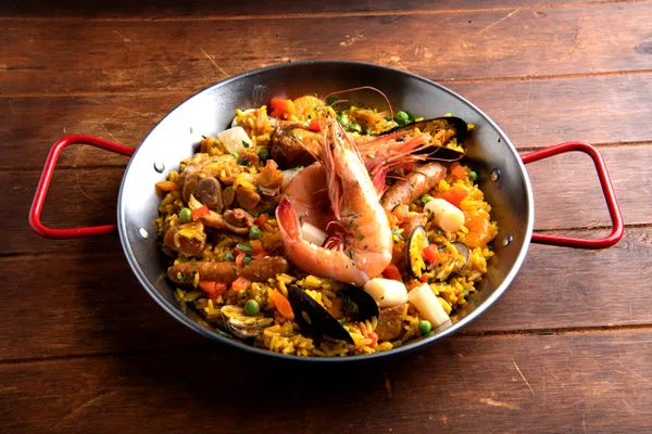 Camino Real y Grupo Castellano presentan tributo a la comida española