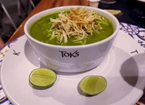 Pozole verde en Toks
