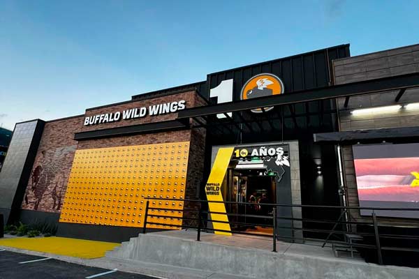 Buffalo Wild Wings Distrito 1 reabre sus puertas 1 Buffalo Wild Wings Distrito 1 reabre sus puertas