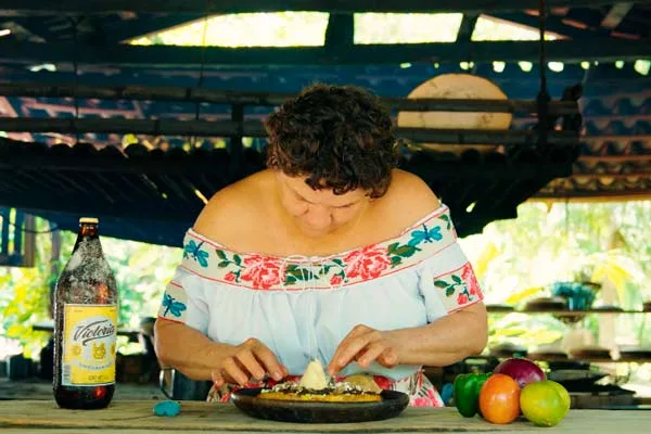 Nelly Córdova, talentosa cocinera chontal, es reconocida con el premio al Mérito Restaurantero 2023