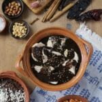 Sabores decembrinos de El Bajío: Un regalo para los sentidos 4 Mole con cerdo y arroz