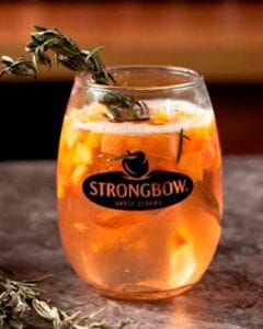 cóctel con Strongbow Honey
