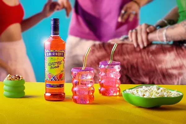 Smirnoff Electric Guava ofrece un sabor electrizante a guayaba con un toque de jengibre