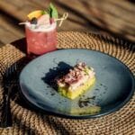 Descubre las terrazas más deliciosas para la primavera en la CDMX 3 Cóctel y Pastel