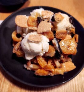 Postre helado con camote y plátano macho