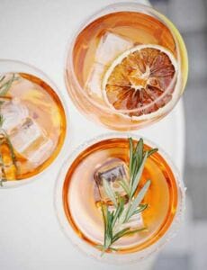 Para el calor de la temporada bebidas de tés fríos