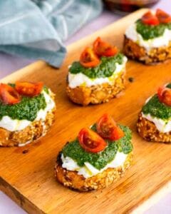 Crostina de tomate con mozzarela