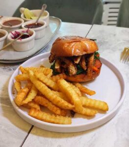 hamburguesa bestial con papas