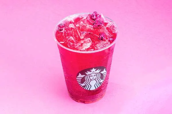 Starbucks lanza nuevas bebidas Spicy Lemonade Refreshers con sabor swicy
