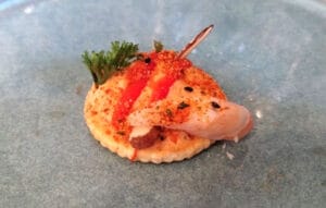 galleta con paté de camarón