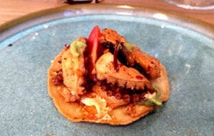tostada de pulpo al ajillo