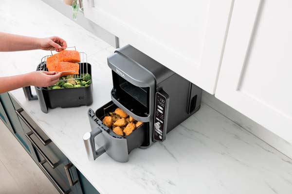 Prepara alimentos simultáneamente con la nueva Freidora de Aire Ninja con Doble Capacidad 1 Prepara alimentos simultáneamente con la nueva Freidora de Aire Ninja con Doble Capacidad