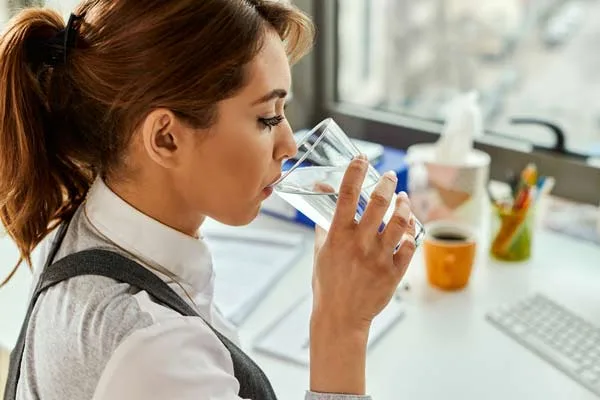 ¿Sufres de estrés laboral? 3 prácticas nutritivas necesarias para reducirlo