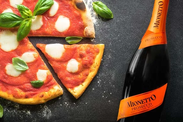 La pizza y el prosecco, el maridaje italiano perfecto