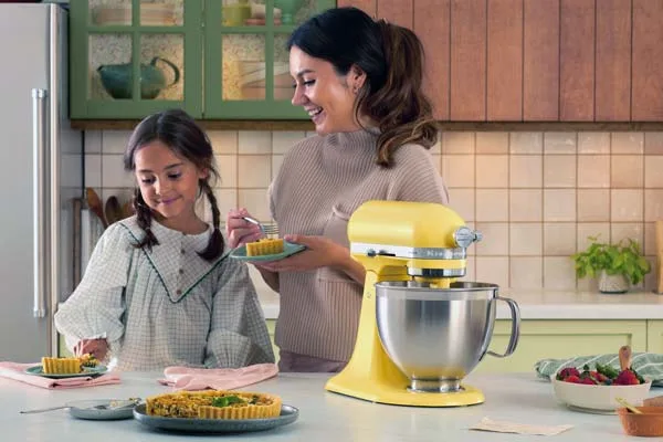 KitchenAid lanza su color del año 2025: Butter, un tono que inspira calidez y nostalgia en la cocina