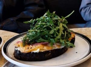 Toast de Salmón Ahumado