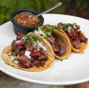 ¡Celebra el Día del Taco en la CDMX con experiencias gastronómicas únicas! 3 Tacos de Arrachera y Chicharrón de Pulpo