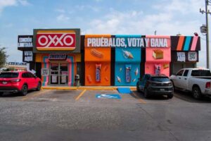 tienda Oxxo Plaza Cumbres Snickers