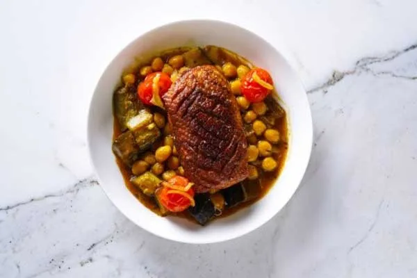 Emirates y Moët & Chandon: Maridaje de lujo en el cielo para una experiencia gourmet a bordo