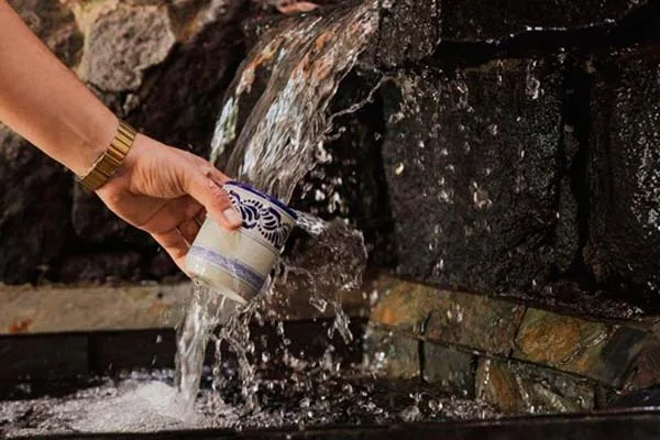 El poder de tomar agua: 3 razones para incorporar este hábito a tu rutina diaria