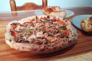 MÍO: Un viaje al corazón de la cocina italiana en la Colonia Del Valle 2 Pizza de puntas de Filete