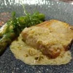 El chef Roberto Alcocer lleva su cocina de estrella Michelin a Zubieta en Mitikah 7 Filete de Lenguado con espárragos