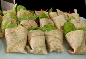Trivia: Transforma el lunch escolar con el horno multifuncional 4 en 1 de Panasonic 3 Wrap de pollo saludable
