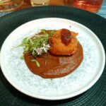 Buñuelo de Birria con mole