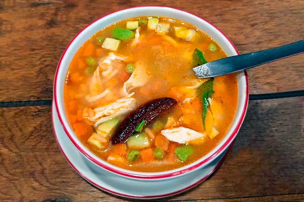 Vips celebra el Día del Caldo Tlalpeño, un homenaje a la tradición culinaria mexicana 1 Vips celebra el Día del Caldo Tlalpeño, un homenaje a la tradición culinaria mexicana