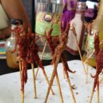 Mundo Mezcal 2025: Un debut de récord que consolida la cultura del agave en México 3 Brochetas de Alacrán