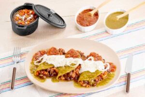 🌶️ Celebración de sabores: Homenaje al legado de la Gastronomía Mexicana 2 Enchiladas